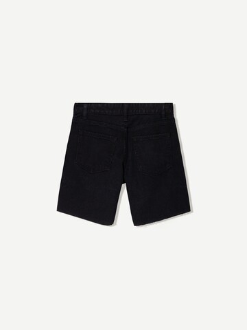 Bershka Regular Shorts in Schwarz