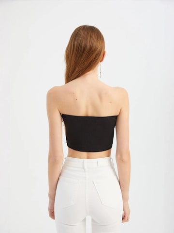 Hiccup Top 'Crop Top' – černá