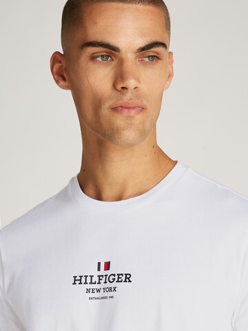 TOMMY HILFIGER Футболка в Белый