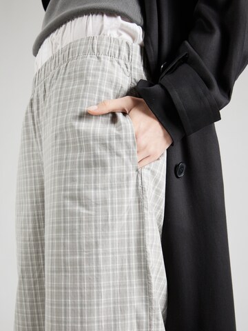 Wide leg Pantaloni 'Hanna' di WEEKDAY in grigio