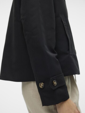 VERO MODA Overgangsfrakke 'CHLOEMIA' i sort