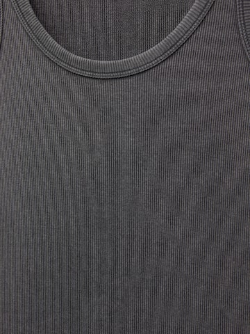 Pull&Bear Kleid in Grau