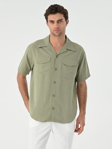 Antioch Regular fit Button Up Shirt in Green: front