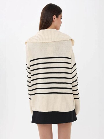 Hiccup Pullover in Weiß