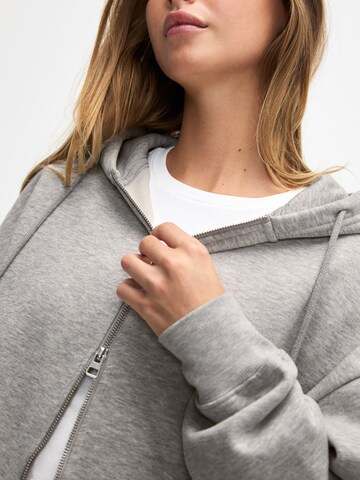 Pull&Bear Sweatjacke in Grau