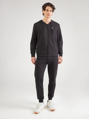 PUMA Тренировочный костюм 'ESS' в Черный: спереди