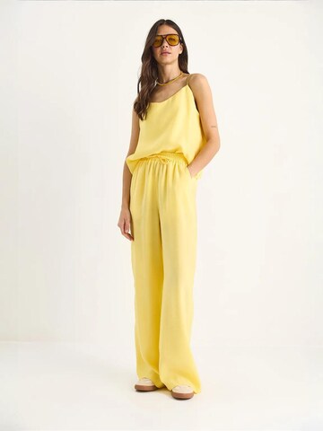 Completo pantalone di Bianco Lucci in giallo