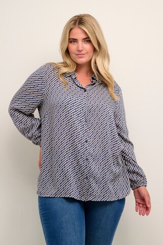 KAFFE CURVE Bluse 'Kinna' in Blau: Vorderseite