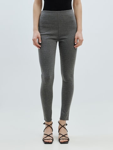 Skinny Leggings 'Rebecca' di EDITED in grigio: frontale