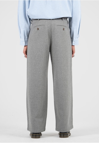 Wide leg Pantaloni con pieghe di Prohibited in grigio