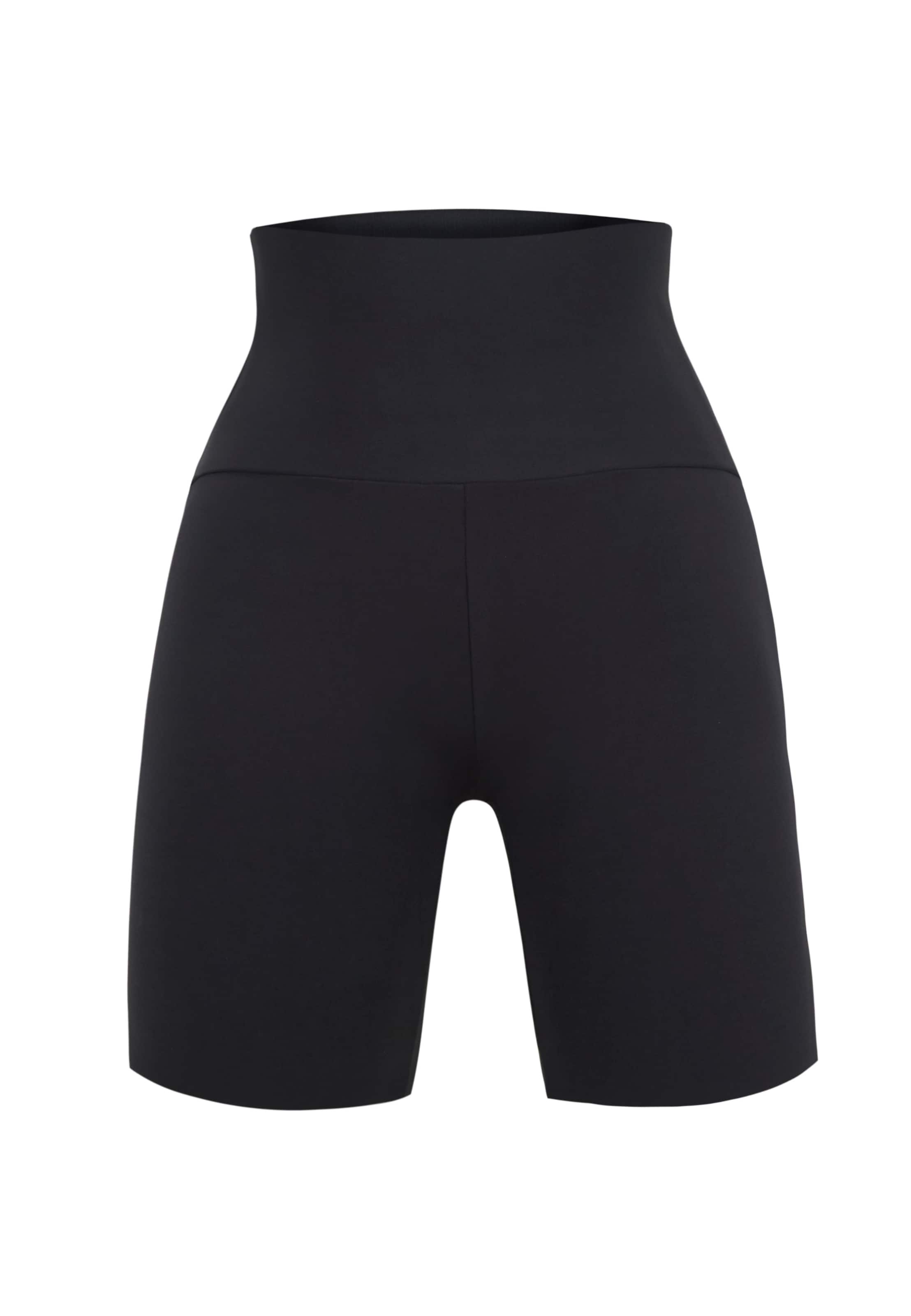 LEONISA Shaping pant in Black: front