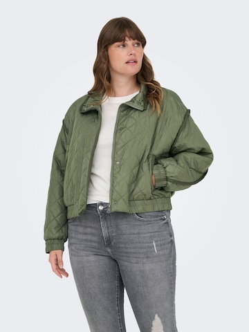 Veste mi-saison 'CARMai' ONLY Carmakoma en vert