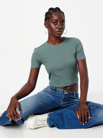 T-shirt 'BETTY' ONLY en vert : devant