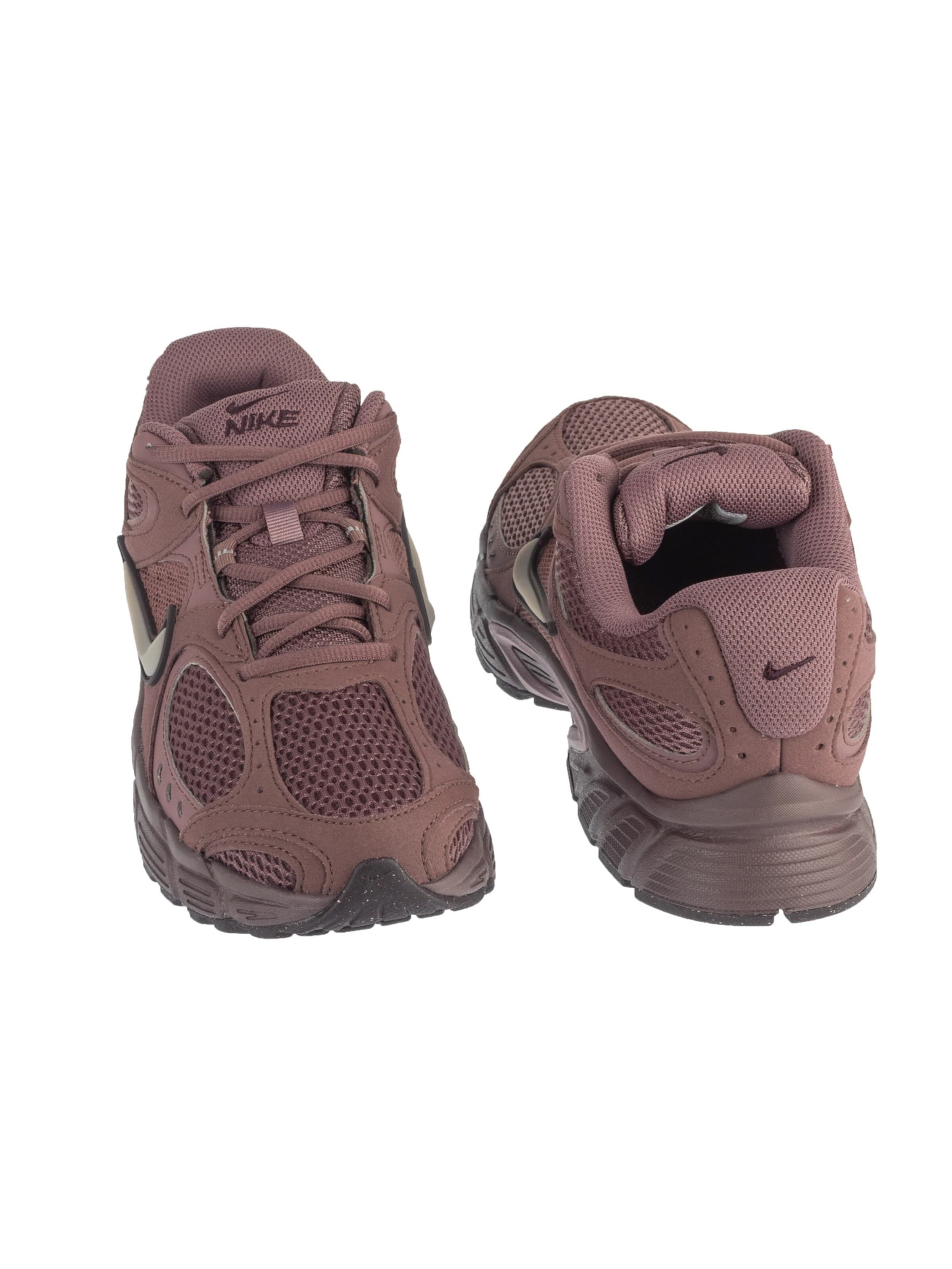 Baskets basses 'Nike V5 RNR' NIKE en rouge