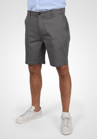 !Solid Regular Chino Pants 'Ravi' in Grey: front