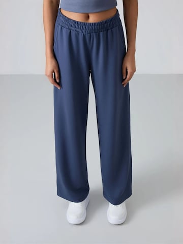 Tommy Life Sportbroek in Blauw: voorkant