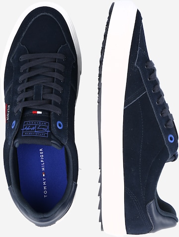 TOMMY HILFIGER Sneaker in Blau