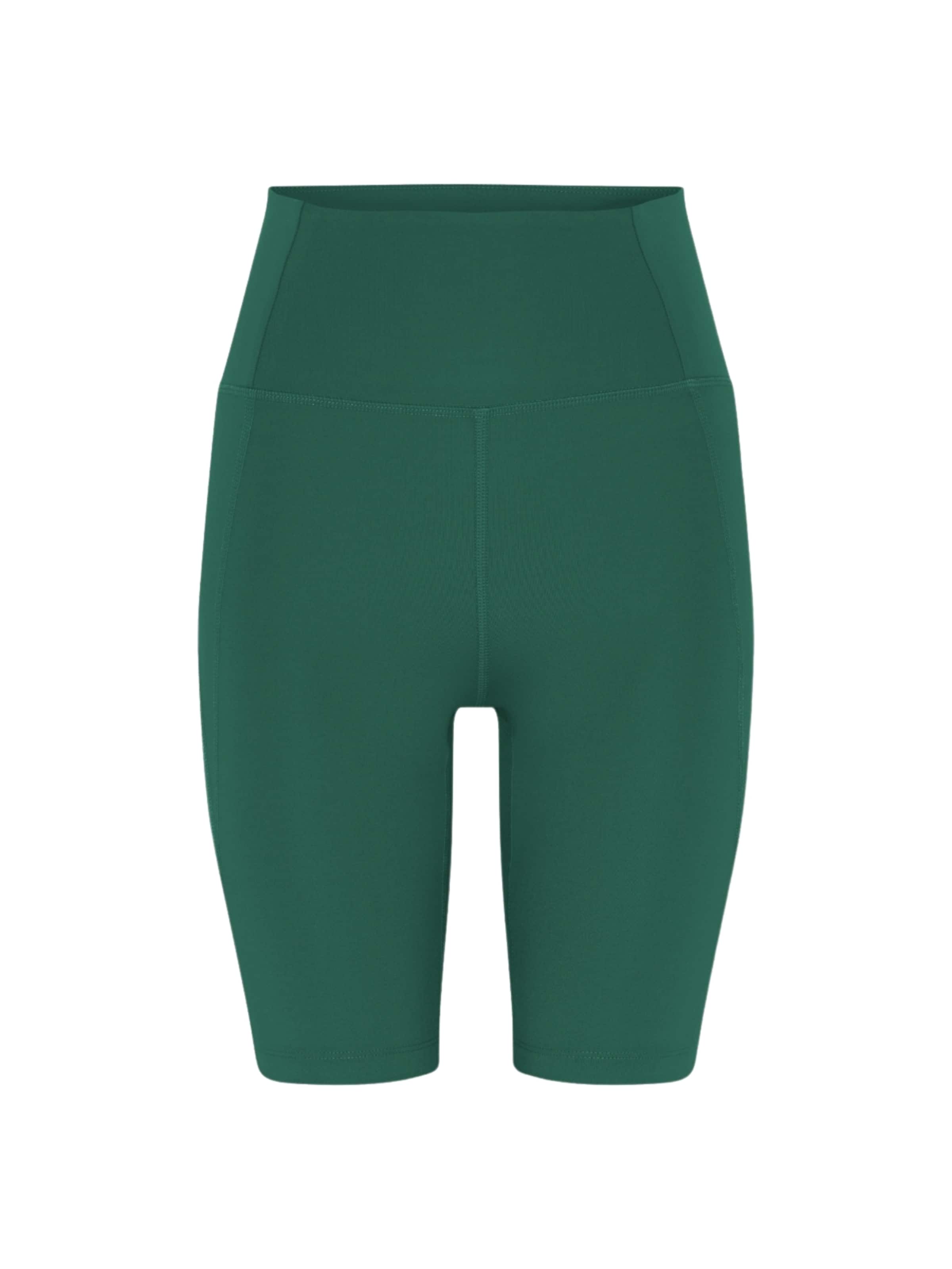 Girlfriend Collective Shorts ' Compressive ' in grün, Produktansicht