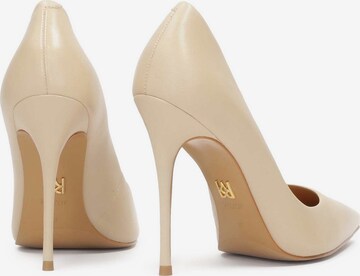 Kazar Pumps in Beige