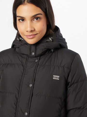 LEVI'S ® Pitkä talvitakki 'Quinn Mid Down Puffer' värissä musta