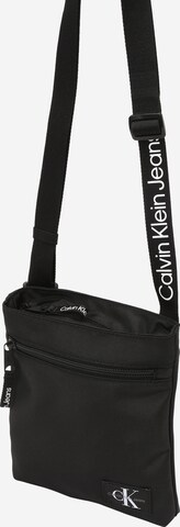 Calvin Klein Jeans Umhängetasche in Schwarz