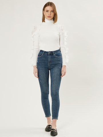 Skinny Jeans di Influencer in blu