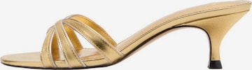 MANGO Riemensandale in Gold: Vorderseite