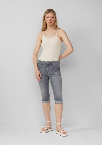 Coupe slim Jean 'Catie' QS en gris : devant