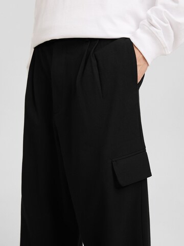 Largi Pantaloni cu buzunare de la Bershka pe negru