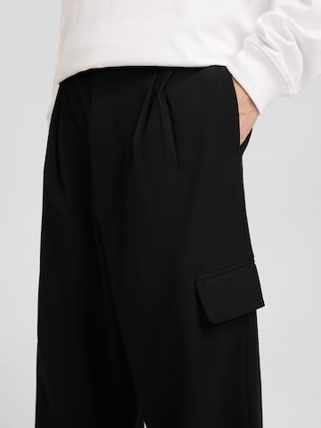 Bershka Loose fit Cargo Pants in Black