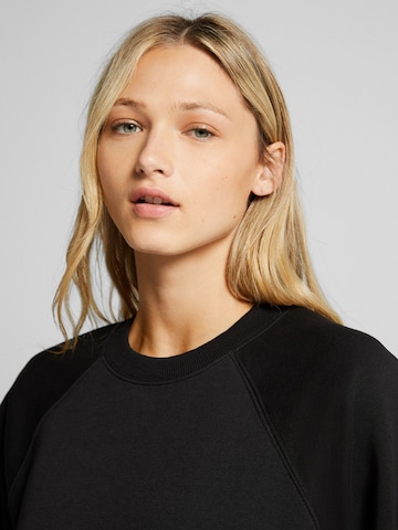 Bershka Sweatshirt in Schwarz