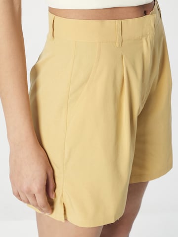 regular Pantaloni con pieghe 'MIRÓ' di Designers Society in giallo