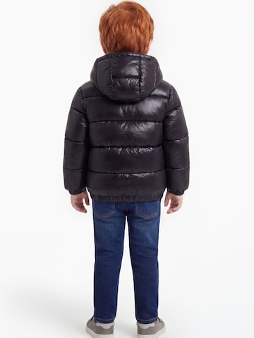 GUESS - Chaqueta de invierno en negro