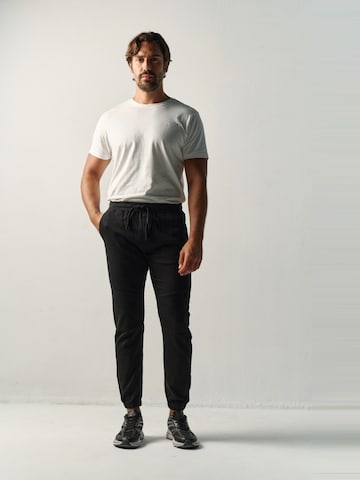 KOROSHI Tapered Byxa i svart