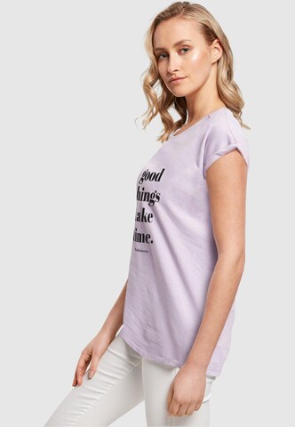 Merchcode T-Shirt 'Good Things Take Time' in Lila