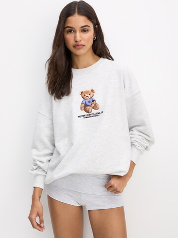 Pull&Bear Sweatshirt in Grijs: voorkant