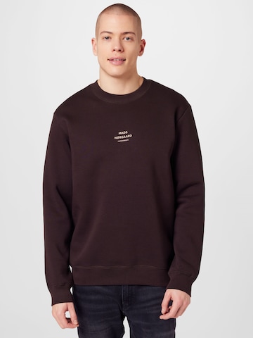 MADS NORGAARD COPENHAGEN Sweatshirt in Bruin: voorkant