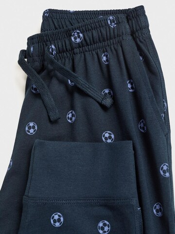 Pijamale 'PLAYER' de la MANGO KIDS pe alb