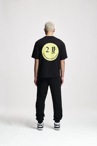 2Y Studios T-Shirt 'Smiley' in Schwarz