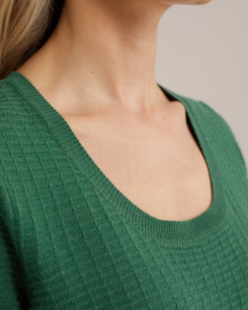 WE Fashion Sweater in Green