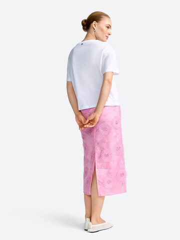 Tricou de la Rich & Royal pe alb