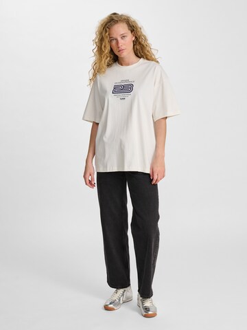 T-Shirt Hummel en blanc