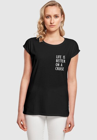 Merchcode T-Shirt 'Life Is Better' in Schwarz: Vorderseite