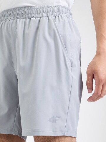 Regular Pantalon de sport 4F en gris