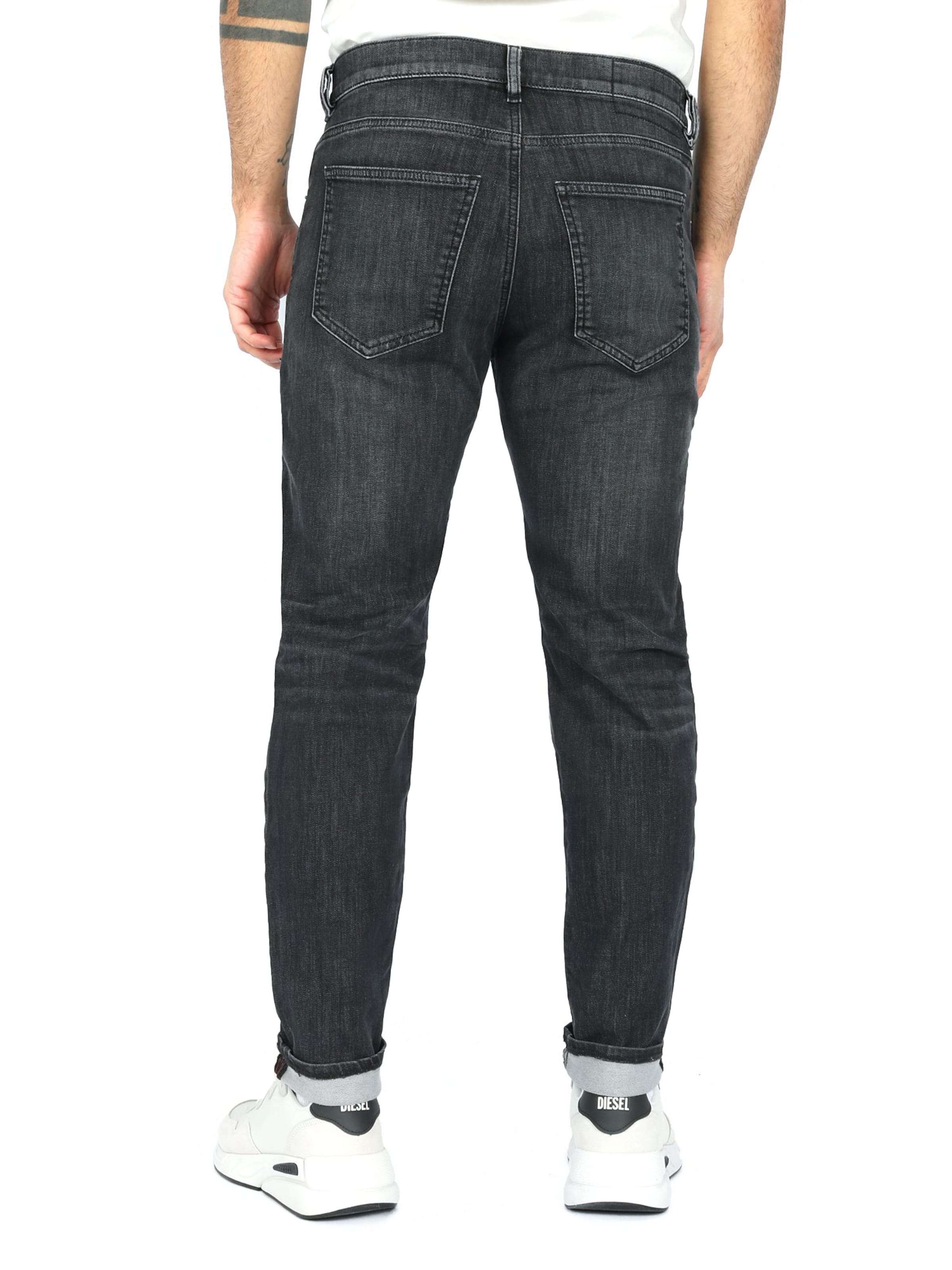 DIESEL Slimfit Jeans 'D-Strukt Joggjeans 09D52' i sort