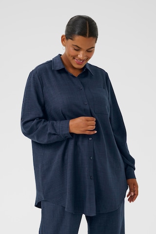 KAFFE CURVE Bluse i blå: forside