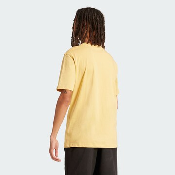 ADIDAS ORIGINALS - Camiseta 'Trefoil Essentials' en amarillo