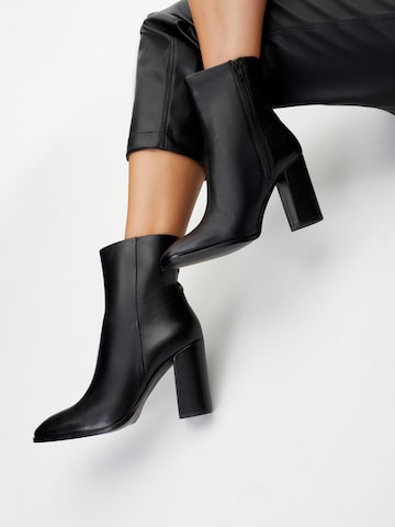 Karolina Kurkova Originals Ankle Boots 'Theodora' in Black
