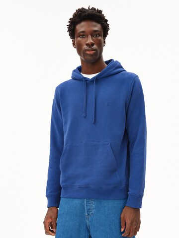 ARMEDANGELS Pullover PAARLO FLEECE HOODIE in Blau: Vorderseite