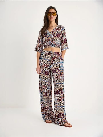 Completo pantalone di Bianco Lucci in rosso: frontale